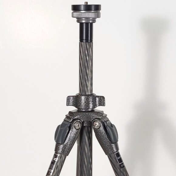 Gitzo GT0532 Mountaineer Series 0 Carbon Fiber Tripod - Picture 3 of 10